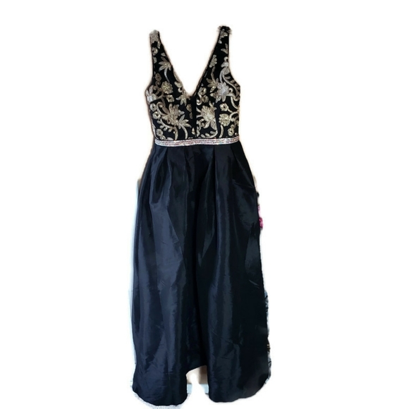 Saved by the Dress Dresses & Skirts - Saved by the Dress Black and Gold size M.